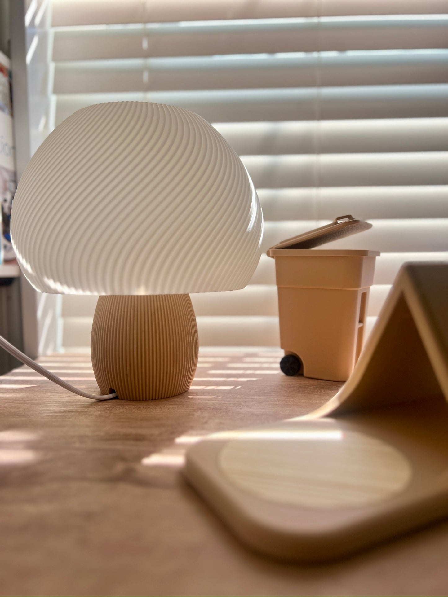 Rippled Mushroom Twisted Lamp