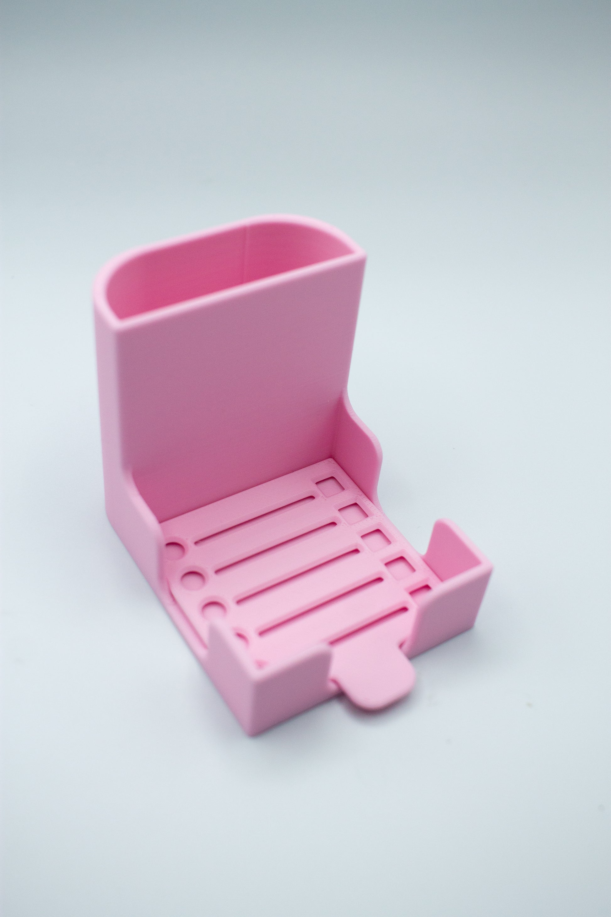 Pink post-it holder with to-do list stencil on a light gray background